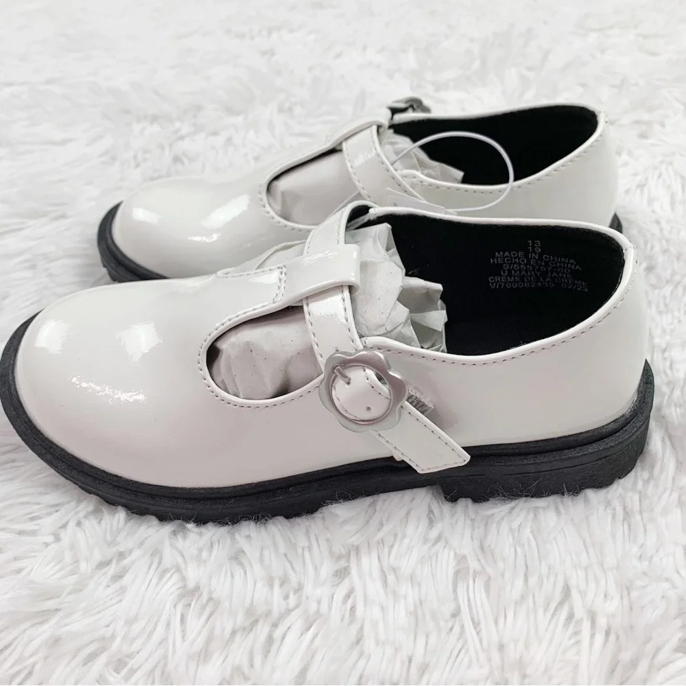 Old Navy girls Chunky heel‎ patent leather Mary Jane shoes in white
